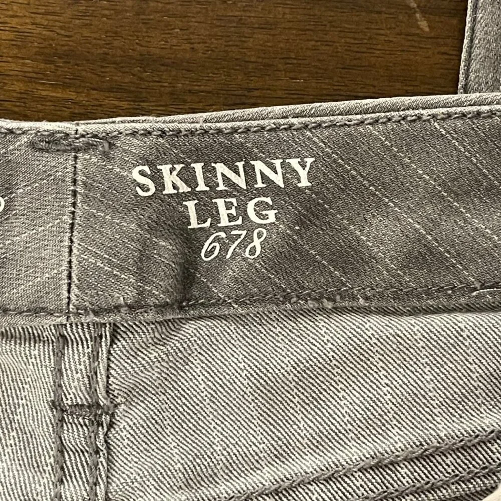 The Limited Womens Skinny Leg Pinstripe Pants Size 0 Gray